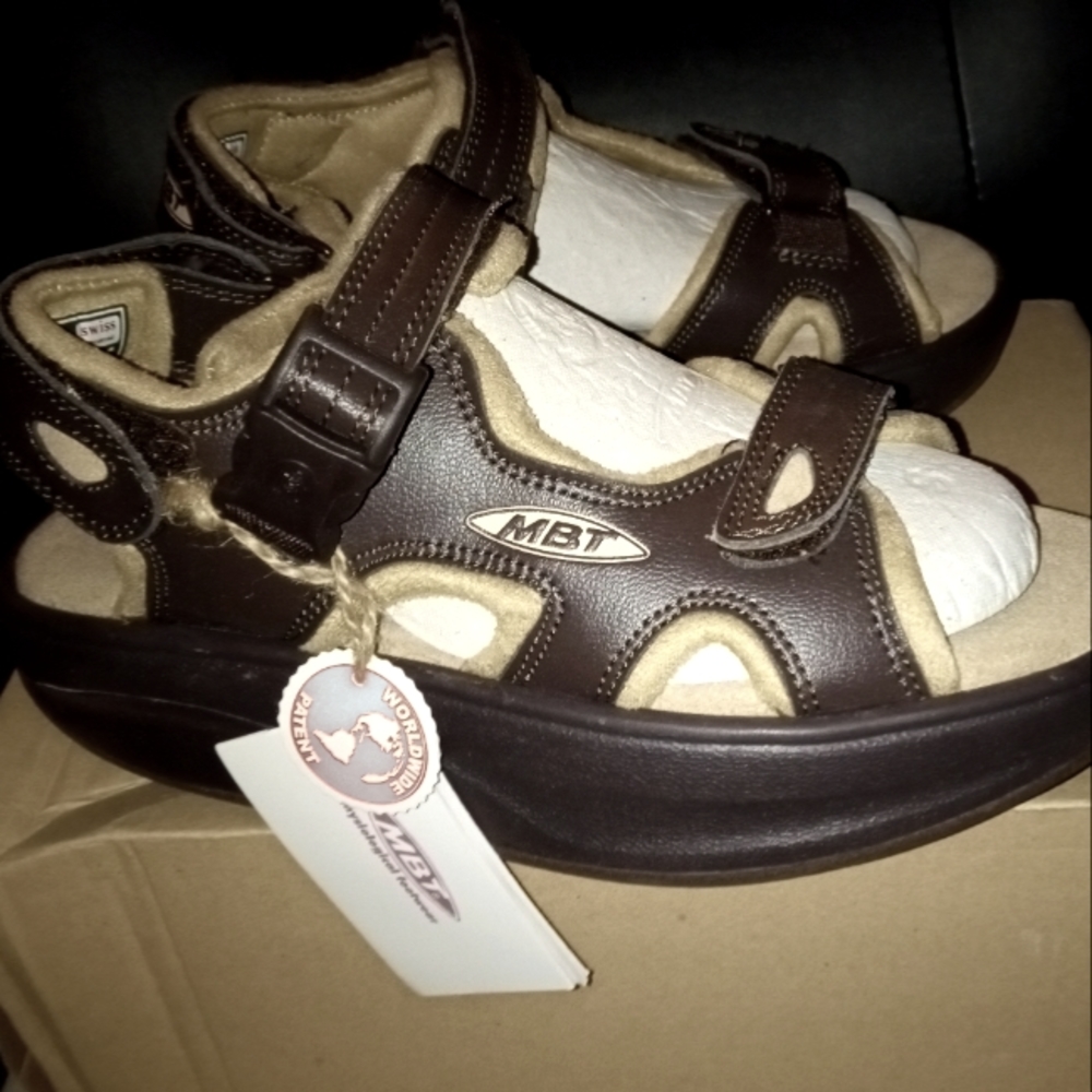 MBT LEATHER TEMBEA SIZE 7.5